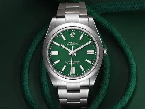 do rolex watches glow without being charged first|rolex luminous light.